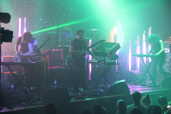 m83_live-in-orlando