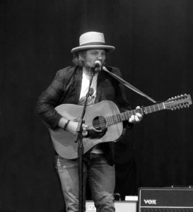 jeff_tweedy_of_wilco-americanarma-tampa-kisses_and_noise